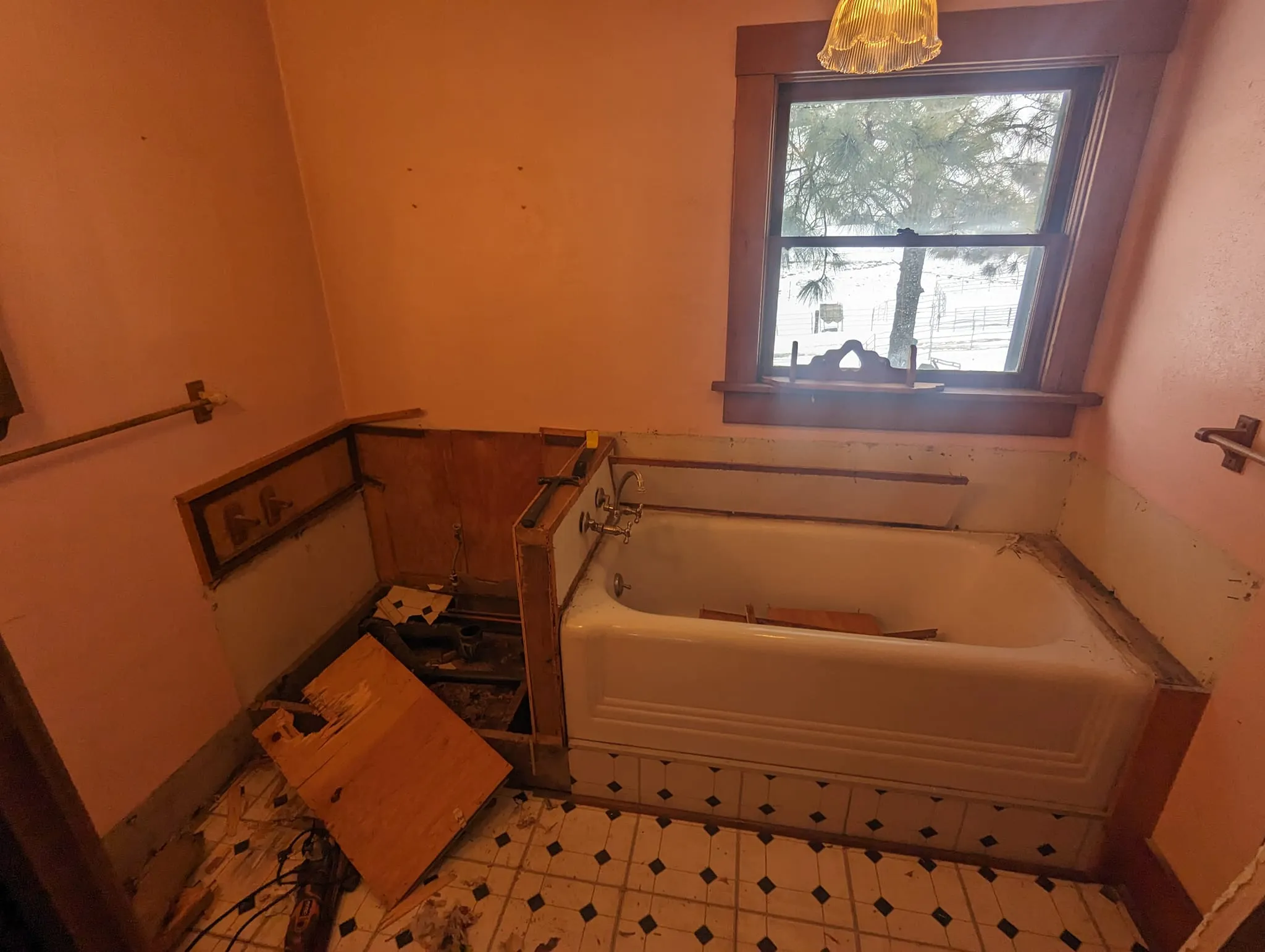 Bathroom renovation Old bathroom before update